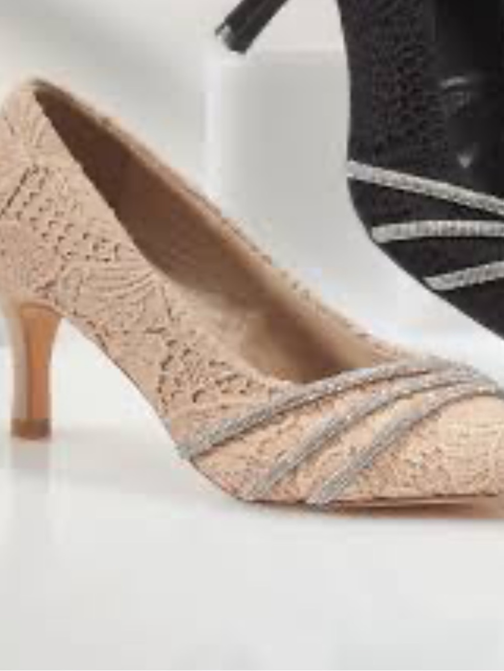 Lace Pump With Rhinestone Rope. - Picture 2 of 12